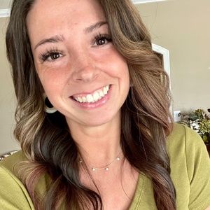 Meet your Posher, Caitlin